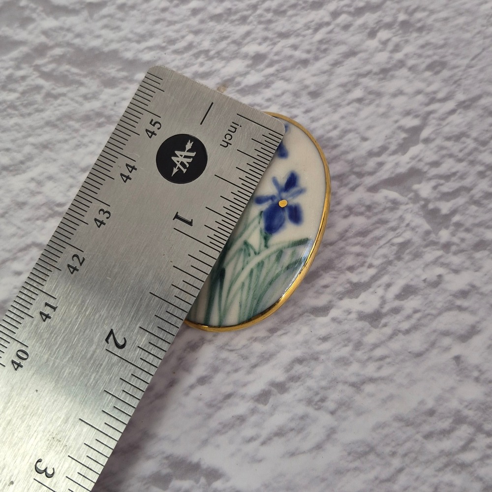Vintage Susan Gilbert 1990 Signed Hand Painted Ceramic Blue Iris Floral Brooch - Picture 6 of 7